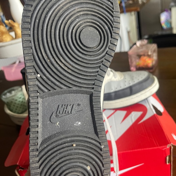 Men’s size 10.5 (10 1/2) Nike Court visions. - Picture 4 of 4